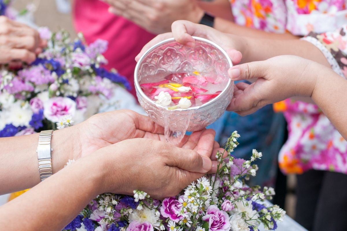 rod nam dum hua in songkran phuket festival